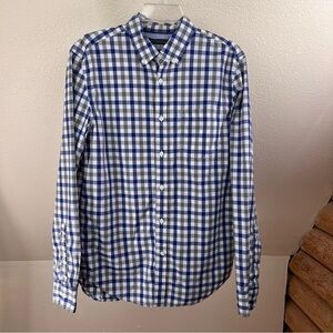BANANA REPUBLIC GRANT FIT Button Down Shirt. Size Medium. Long sleeves.